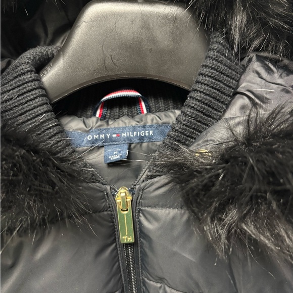 Tommy Hilfiger Black Puffer Jacket with detachable Faux Fur Hood - Picture 3 of 8